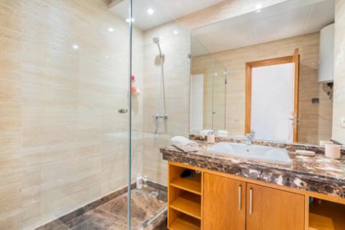 Ένα μπάνιο στο Appart 100 m2 haut standing en bord de mer