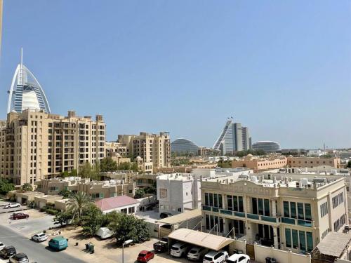 Dar Vacation- Modern 1BDR Apartment Jumeirah View