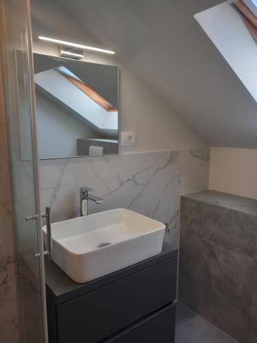 Marjan apartment & rooms tesisinde bir banyo