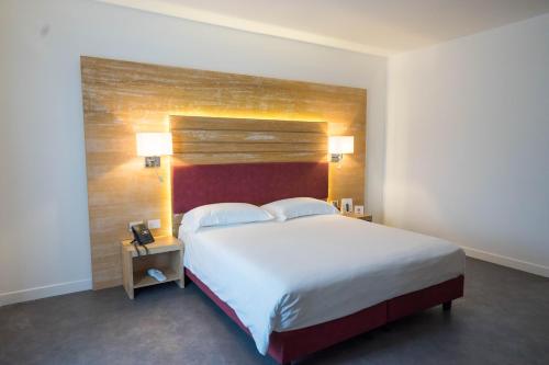 Ένα ή περισσότερα κρεβάτια σε δωμάτιο στο PM Hotel