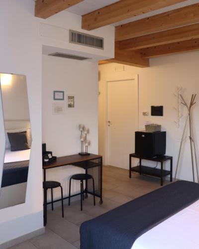 a bedroom with a bed and a desk and a bed at Il Toscanello in Lido di Camaiore