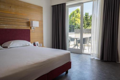 Ένα ή περισσότερα κρεβάτια σε δωμάτιο στο PM Hotel