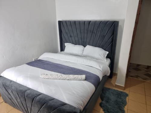 Ένα ή περισσότερα κρεβάτια σε δωμάτιο στο 1 bedroom TRM drive Roysambu Thika road