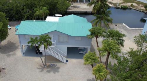 Gallery image of Bayside Key Largo Canal Home with Dock/ Jacuzzi/ Pool. ( Lift not include) in Key Largo