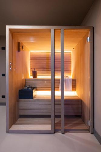 a room with a built in sauna at Relais Casa Clara in Monteu Roero