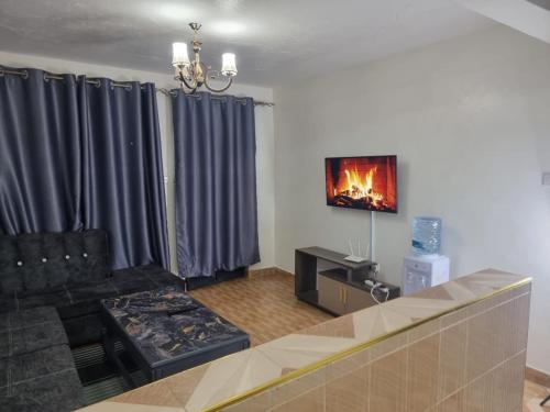 Μια τηλεόραση ή/και κέντρο ψυχαγωγίας στο 1 bedroom TRM drive Roysambu Thika road