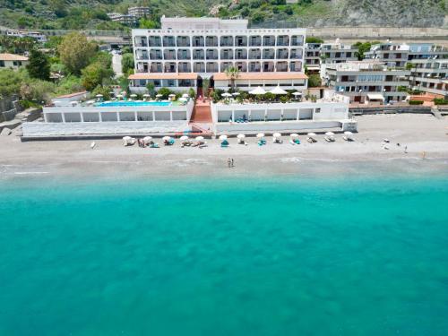 an aerial view of a hotel on the beach at Park Hotel Silemi in Letojanni