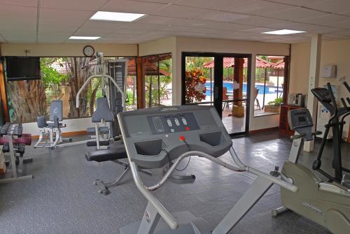 a gym with several tread machines and a treadmill at Country Inn & Suites by Radisson, San Jose Aeropuerto, Costa Rica in San José