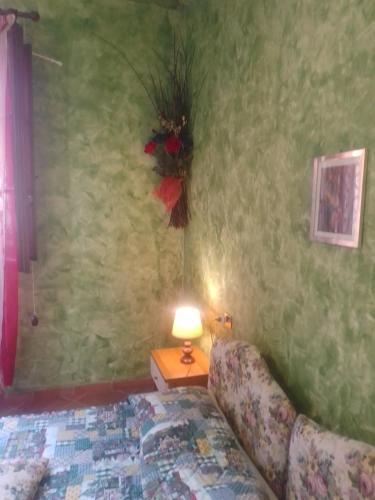a bedroom with a couch and a table with a lamp at torreprima1 in San Gimignano