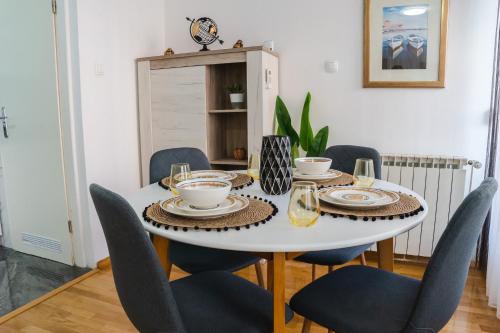 Flexible SelfCheckIns 52 - Zagreb - Parking - Loggia