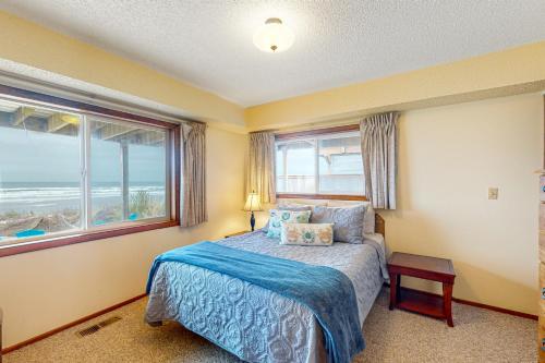 a bedroom with a bed with a view of the ocean at Friend-Ship in Rockaway Beach