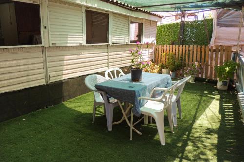 a table and chairs in a yard with a table and a table and chairs at Mavi Apart in Demre