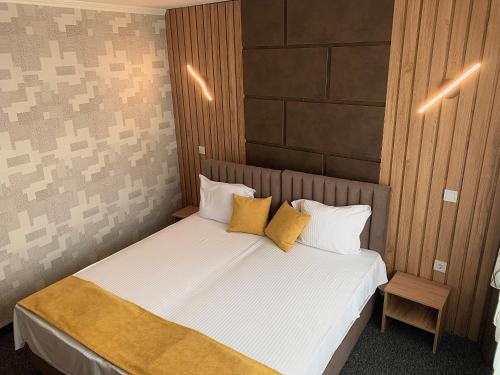 Postel nebo postele na pokoji v ubytování Hotel Trayana
