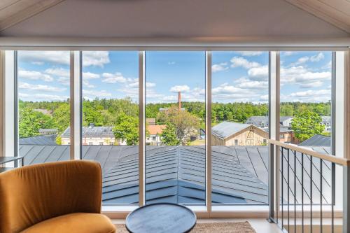 a room with a large window with a view of a roof at Billnäsin ruukki in Billnäs