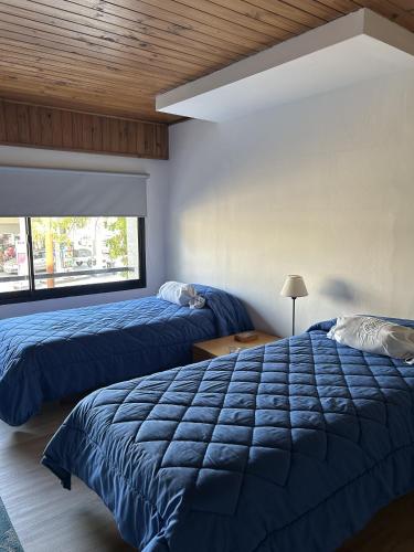 a bedroom with two beds and a window at CASI EN CASA in Lincoln