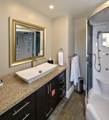 Φωτογραφία από το άλμπουμ του Above the Beach Guest Suites σε Penticton