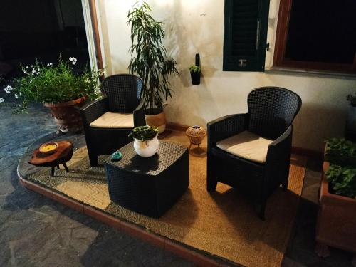 a living room with three chairs and a table at Loft 21 in Empoli