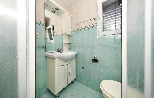 a bathroom with a sink and a toilet at Amazing Apartment In Privlaka With Kitchen in Privlaka