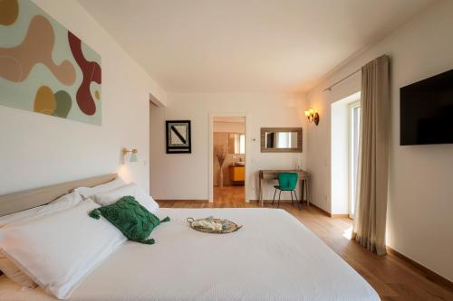 REVO Apartaments - Gualzi63 the Best View tesisinde bir odada yatak veya yataklar