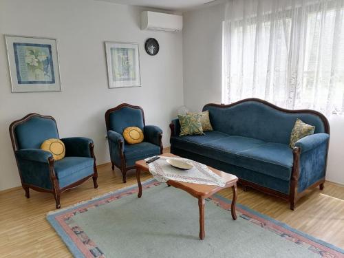 Ruang duduk di Villa Nora Garden