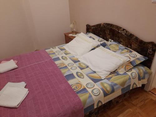 Giường trong phòng chung tại Topla