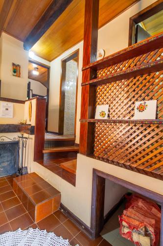 a living room with a fireplace and a mirror at Pousada Estrela da Serra in Monte Verde