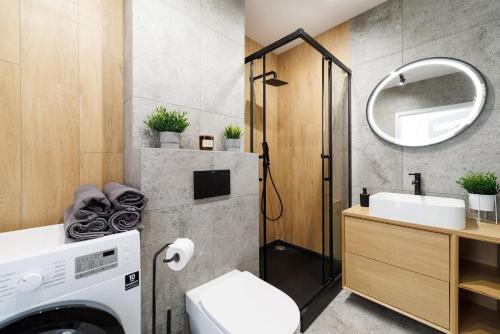a bathroom with a washing machine and a sink at Apartament Baltic Dream ProstyWynajem Gdańsk Brzeźno in Gdańsk