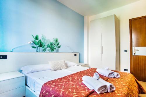 a bedroom with a bed with towels on it at Hotel Il Castello in Pozzolengo