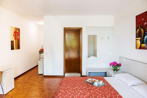 a living room with a white couch and a red rug at Hotel Il Castello in Pozzolengo