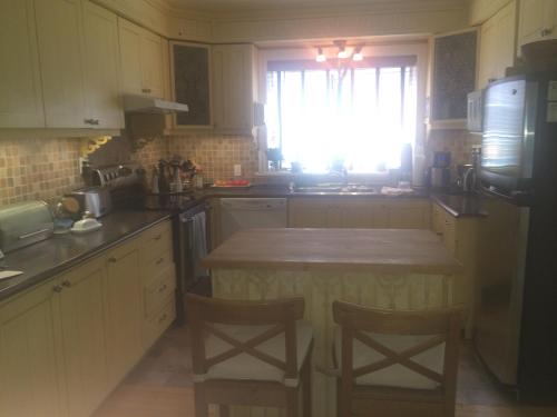 a kitchen with a table and two chairs in it at Maison Des Jardins B & B in Montréal
