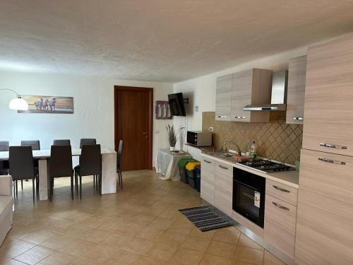 Kuchyň nebo kuchyňský kout v ubytování LIGHTBLUE-CELESTE Central Apartment in Porto Rotondo