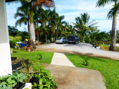 Island Goode's - Luxury Adult Only Accommodation near Hiloにある庭
