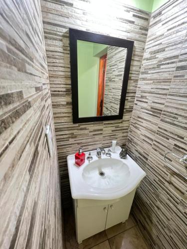 a bathroom with a sink and a mirror at Departamento Terruños in Tunuyán