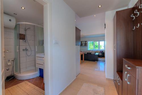 Et badeværelse på Apartments Pean