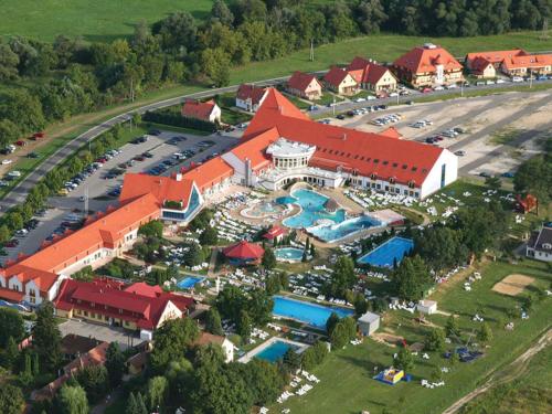 an aerial view of a resort with a swimming pool at Ginkgo House in Kehidakustány
