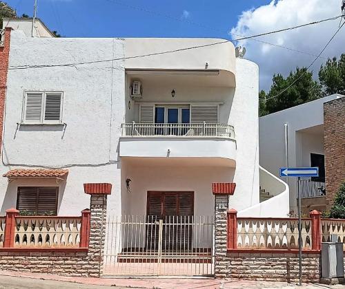 Lido ConchigliaにあるA Casa di Nadiaの通りに面した白い家