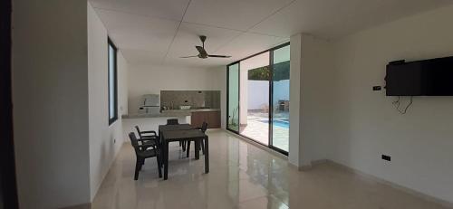 Η κουζίνα ή μικρή κουζίνα στο VILLA SAMARI 4 Casa campestre con piscina privada