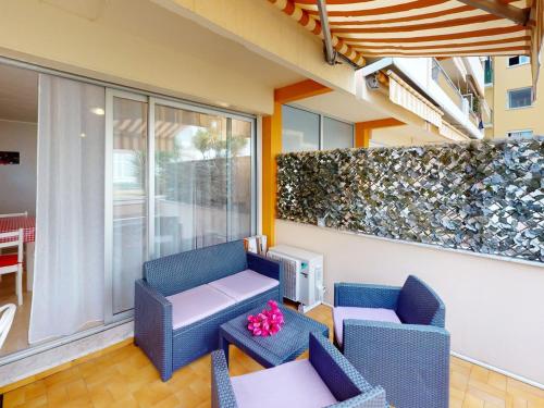 Studio climatisé, calme, centre Menton, terrasse