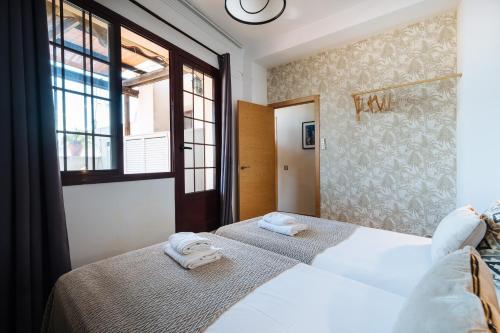 HomeySeville-Amazing Penthouse Giralda Views 8 pax, Parking Optional