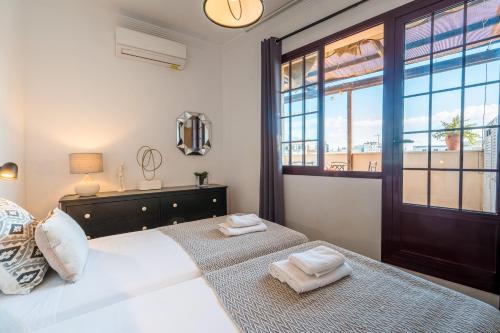 HomeySeville-Amazing Penthouse Giralda Views 8 pax, Parking Optional