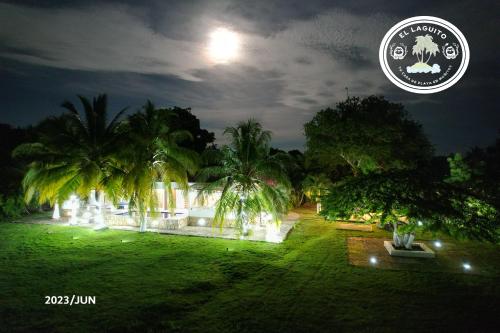 Jardín al aire libre en Casa de Playa Laguito Shangai