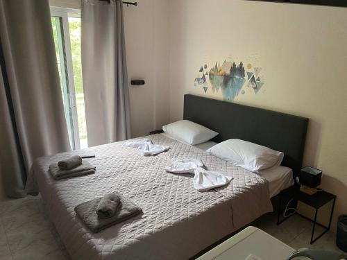 Postel nebo postele na pokoji v ubytování Lydia Rooms