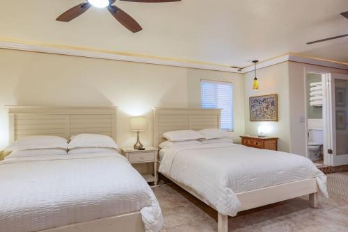 Postel nebo postele na pokoji v ubytování Seaview Paradise Palms and Zen Garden Apt