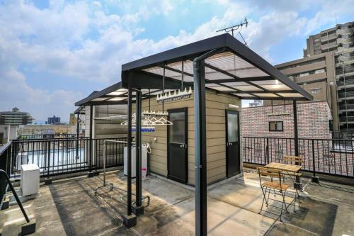 鶴橋駅徒歩2分 トイレ浴室複数あり3階建て一軒家車庫付き