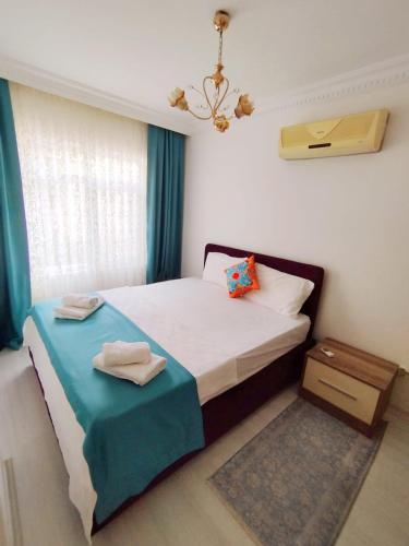 a small bedroom with a bed and a table at Manolyam suit havuzlu 2+1 in Kaş