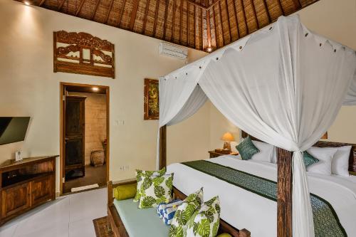 Katil atau katil-katil dalam bilik di Teja Lokha Ubud Villa