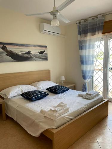 Katil atau katil-katil dalam bilik di Villa Marè a 200 metri dal mare