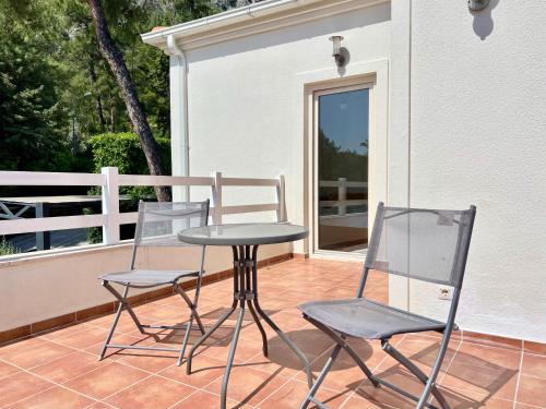 Μπαλκόνι ή βεράντα στο Villa Paradaise is Magnificent Villa with Sea view and infinity Pool