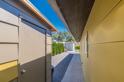 Cactus - Downtown Cottage Backyard Haven! – Photos 3