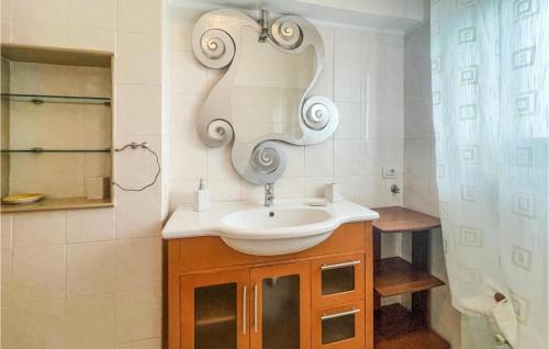 Bilik mandi di Awesome Apartment In Ginosa With Wifi